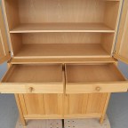 Salsskåp komponerade av Carl Malmsten